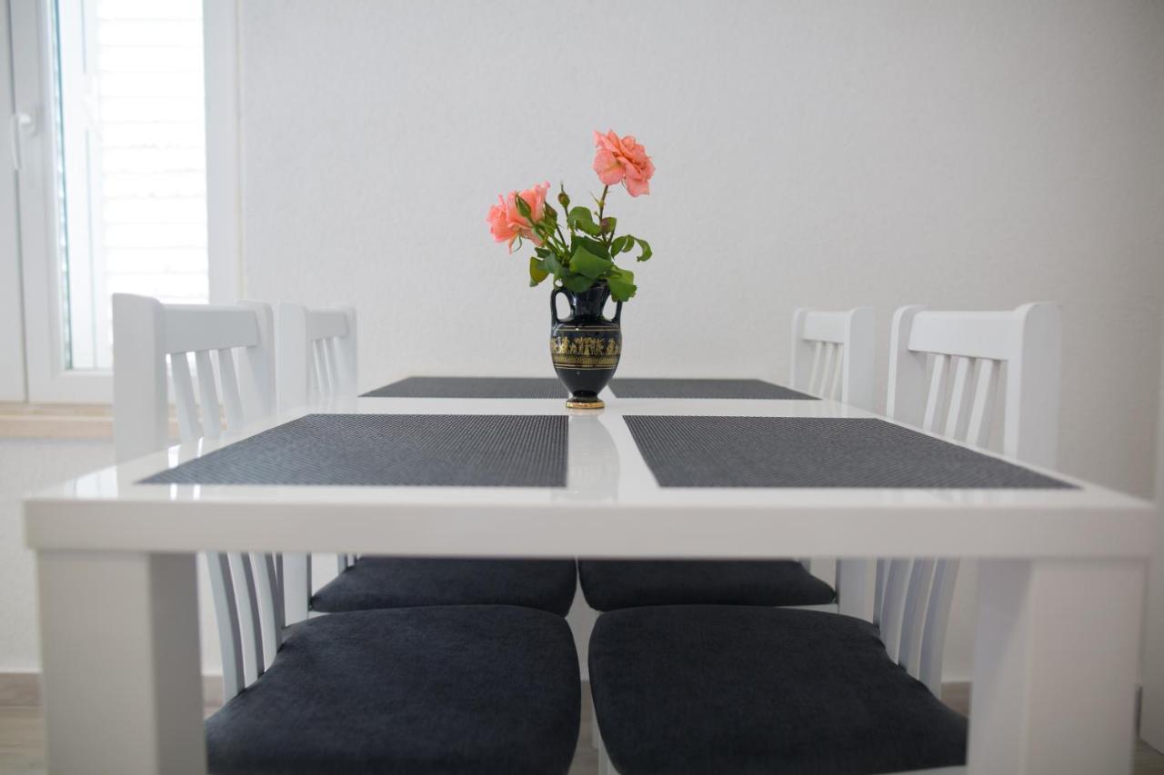 Serious Job Apartment Dubrovnik Extérieur photo