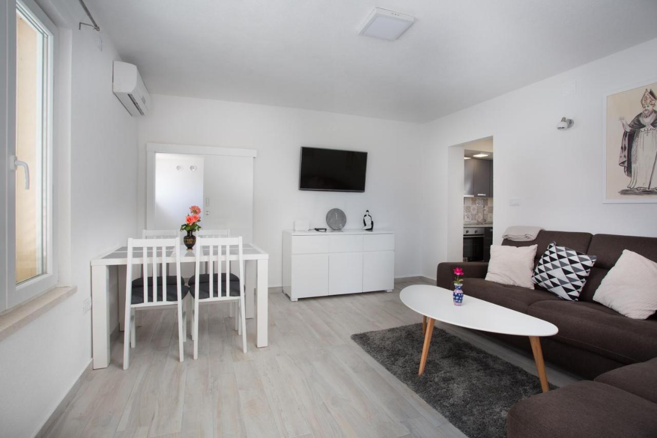 Serious Job Apartment Dubrovnik Extérieur photo