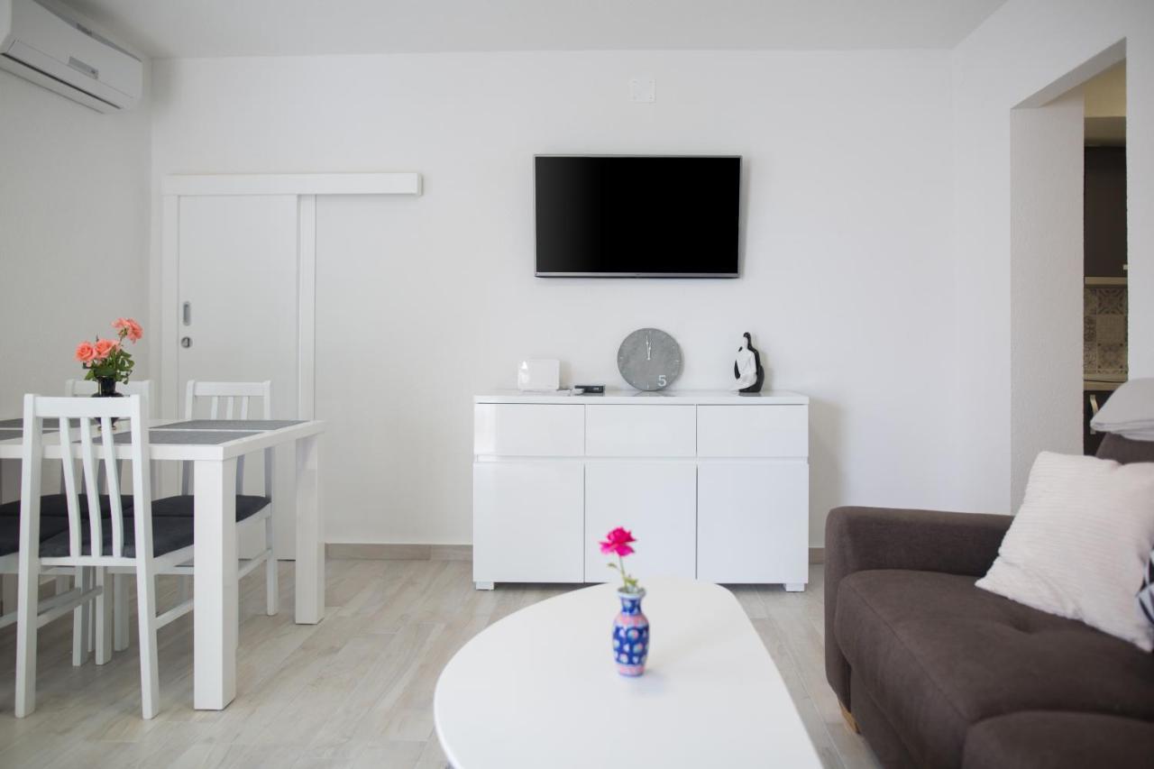 Serious Job Apartment Dubrovnik Extérieur photo